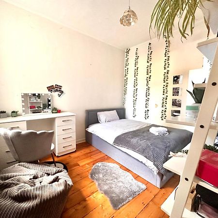 A Lovely Guest Room In West London Bagian luar foto