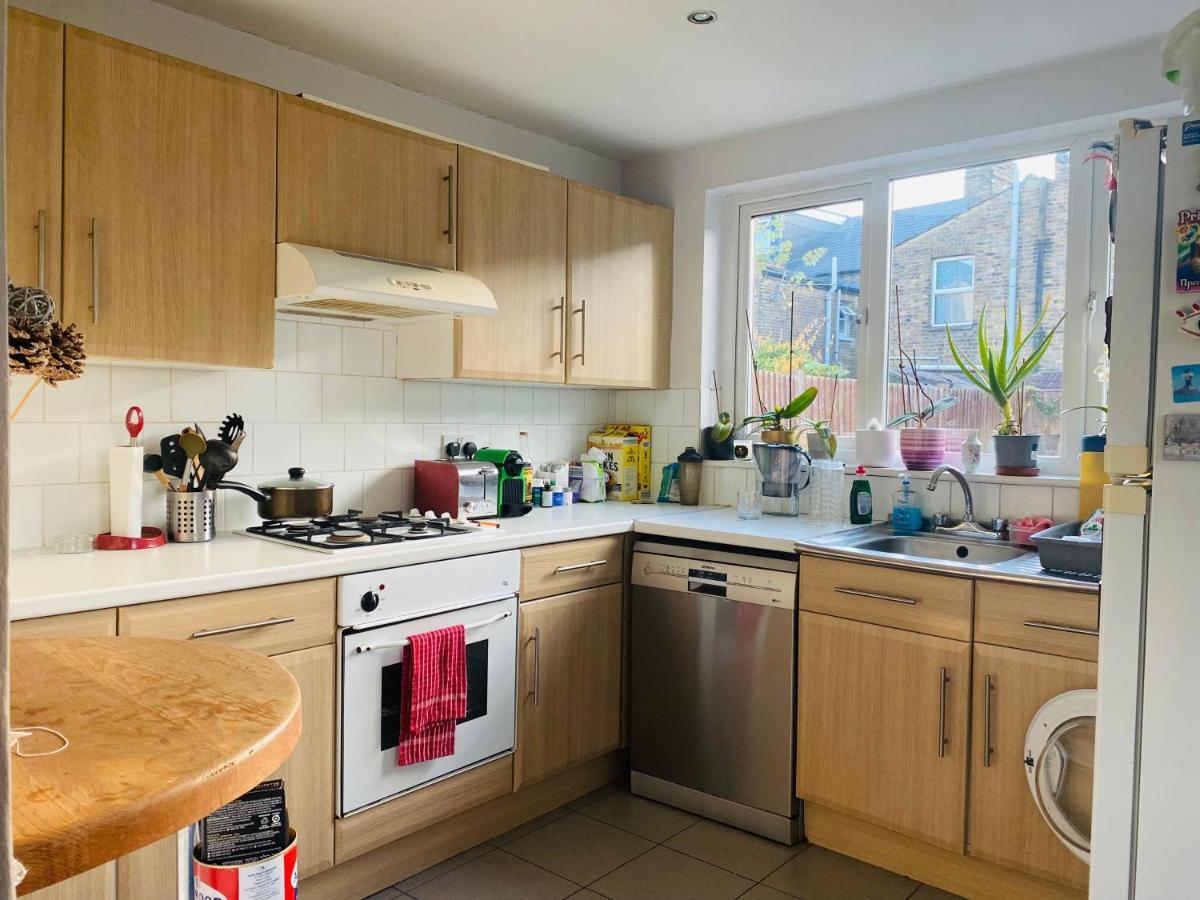 A Lovely Guest Room In West London Bagian luar foto