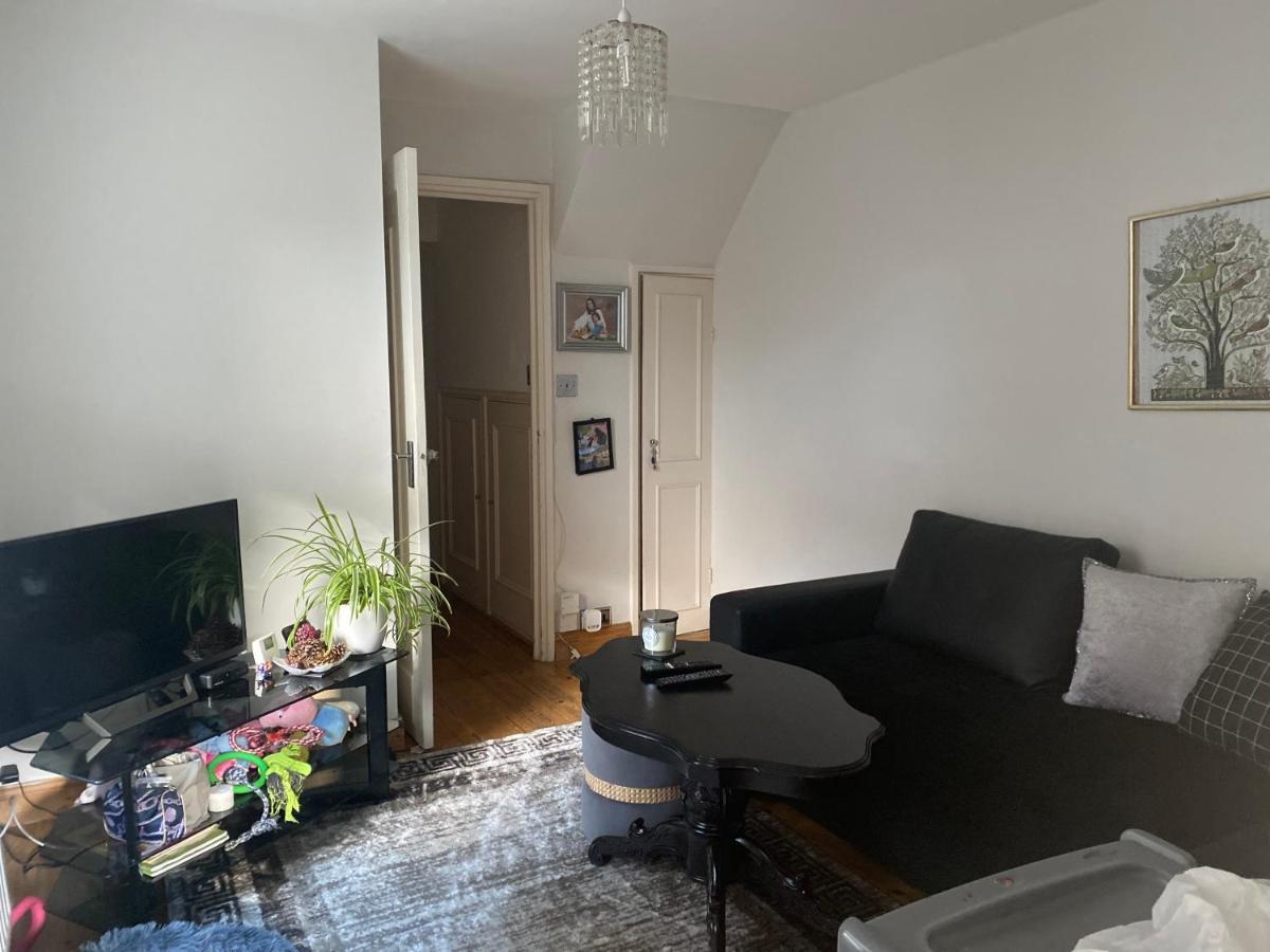 A Lovely Guest Room In West London Bagian luar foto