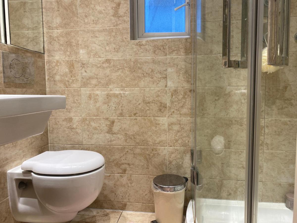 A Lovely Guest Room In West London Bagian luar foto
